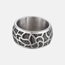 Ring aus Edelstahl mit Riffmuster