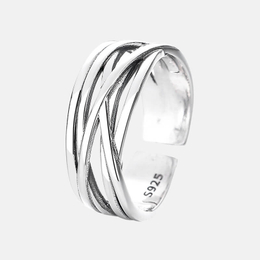 Anello aperto in argento sterling avvolto con linee irregolari