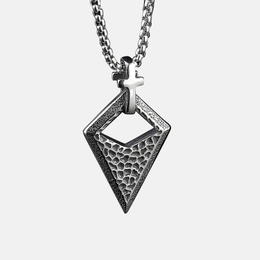 Pendentif en acier inoxydable à boucle croisée et motif vintage
