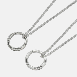 Collar de acero inoxidable Mobius para hombre